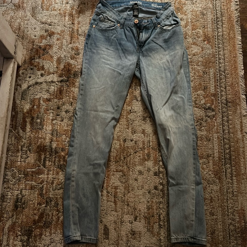 Only wore these pants once no stains good quality